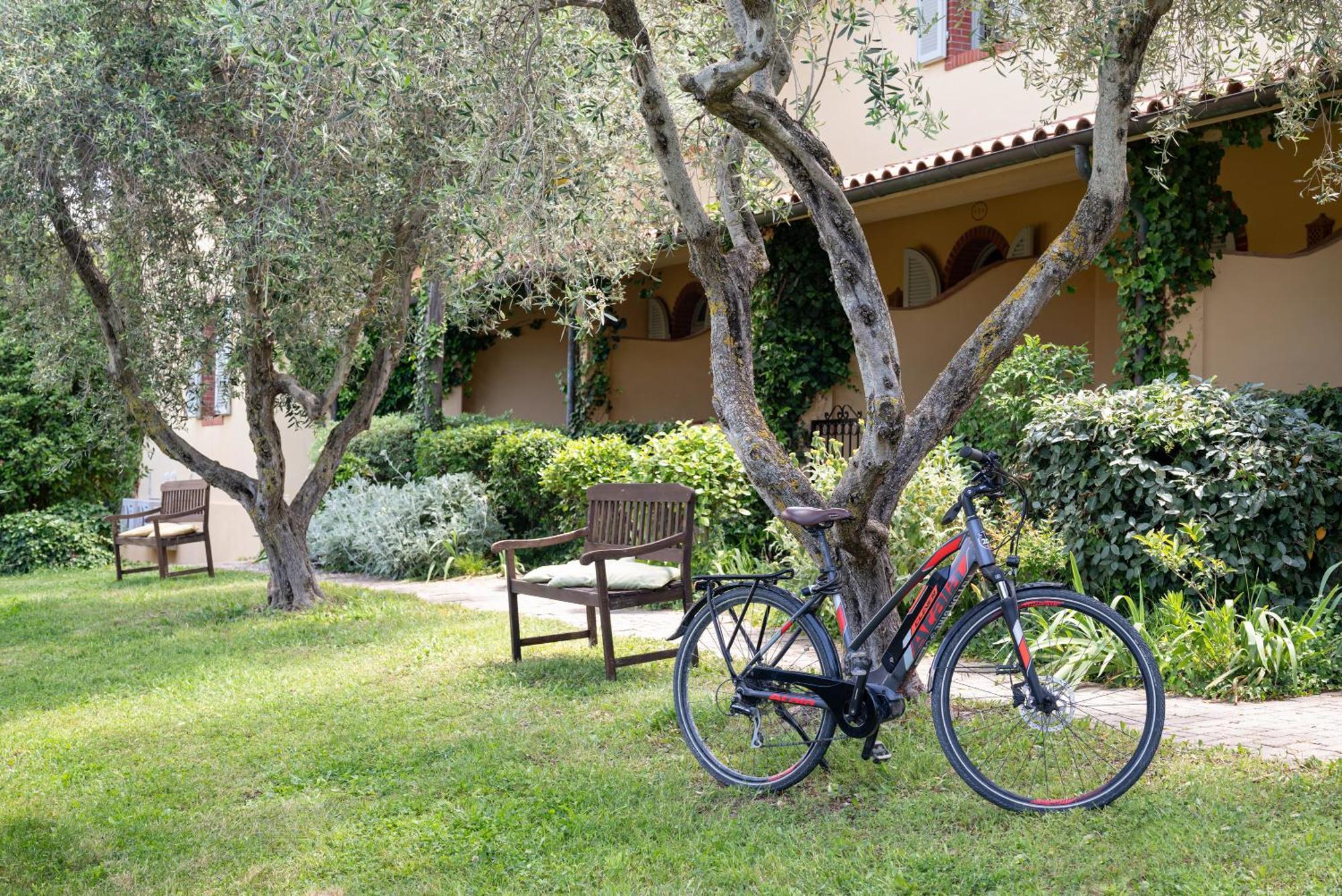 La Muccheria Aparthotel San Vincenzo Bagian luar foto